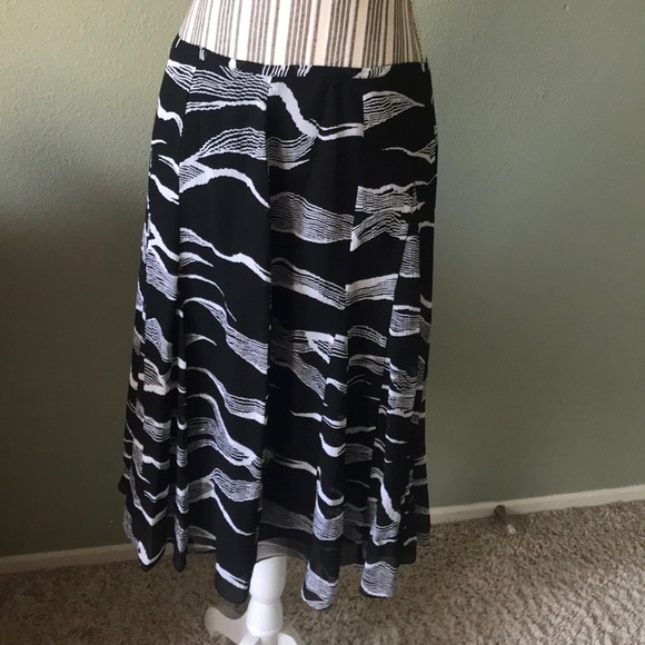 Jones New York Dresses & Skirts - Jones NY silk skirt